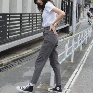 Levi’s 28 (US 6/7) Mom Jeans Silver Tab Gray High Rise Women’s Stretch Tapered